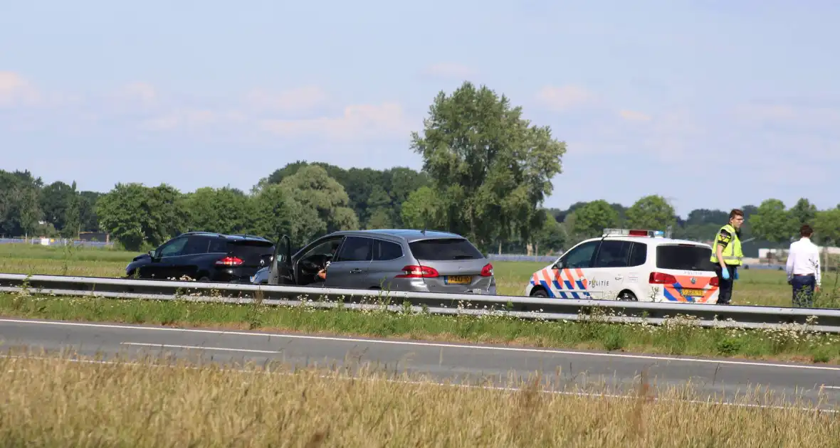 Kop-staart aanrijding zorgt voor flinke vertraging - Foto 2