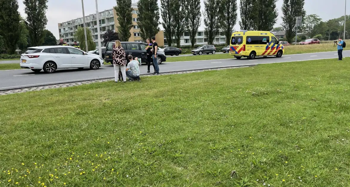 Twee auto's betrokken bij aanrijding op rotonde - Foto 4