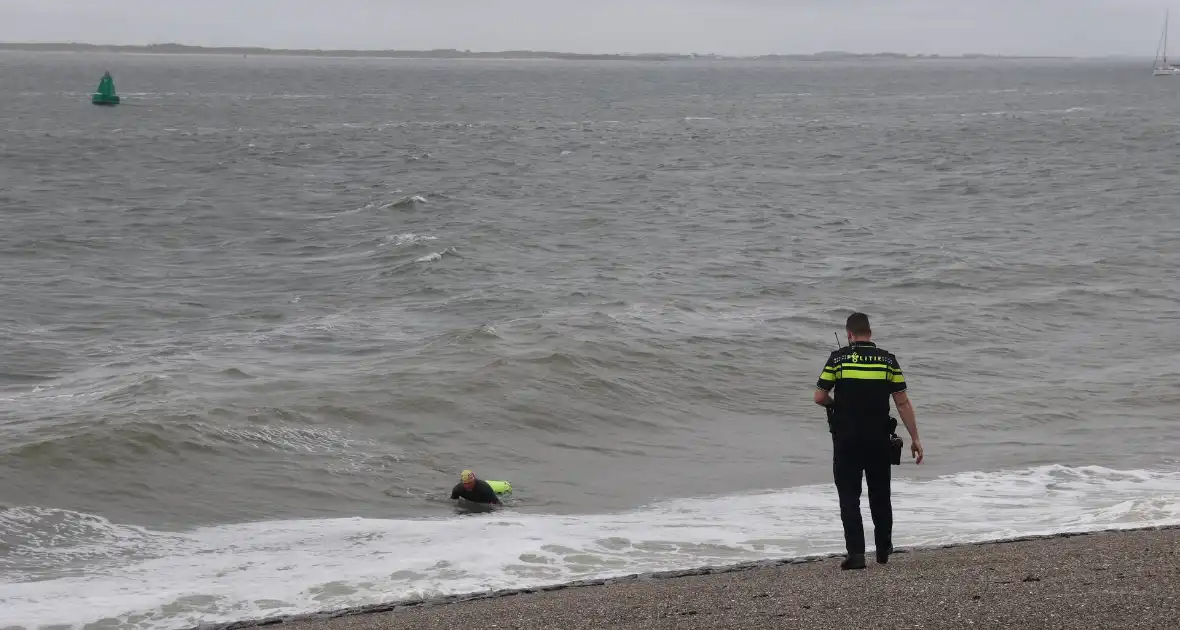 Hulpdiensten groots ingezet voor zwemmer - Foto 1