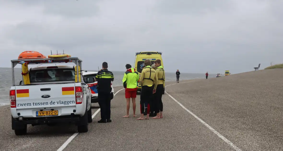 Hulpdiensten groots ingezet voor zwemmer - Foto 11