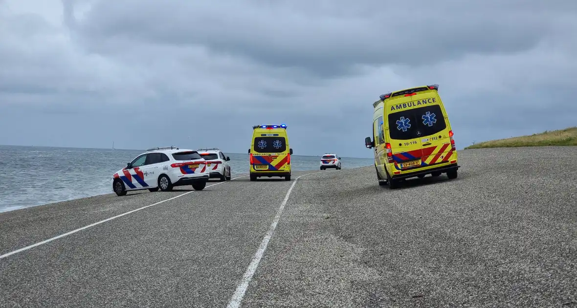 Hulpdiensten groots ingezet voor zwemmer - Foto 12