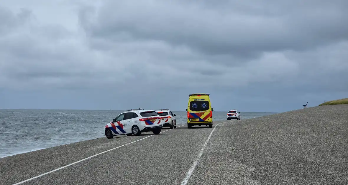 Hulpdiensten groots ingezet voor zwemmer - Foto 14