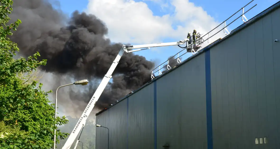 Enorme rookwolken bij brand Bakker Logistiek - Foto 4