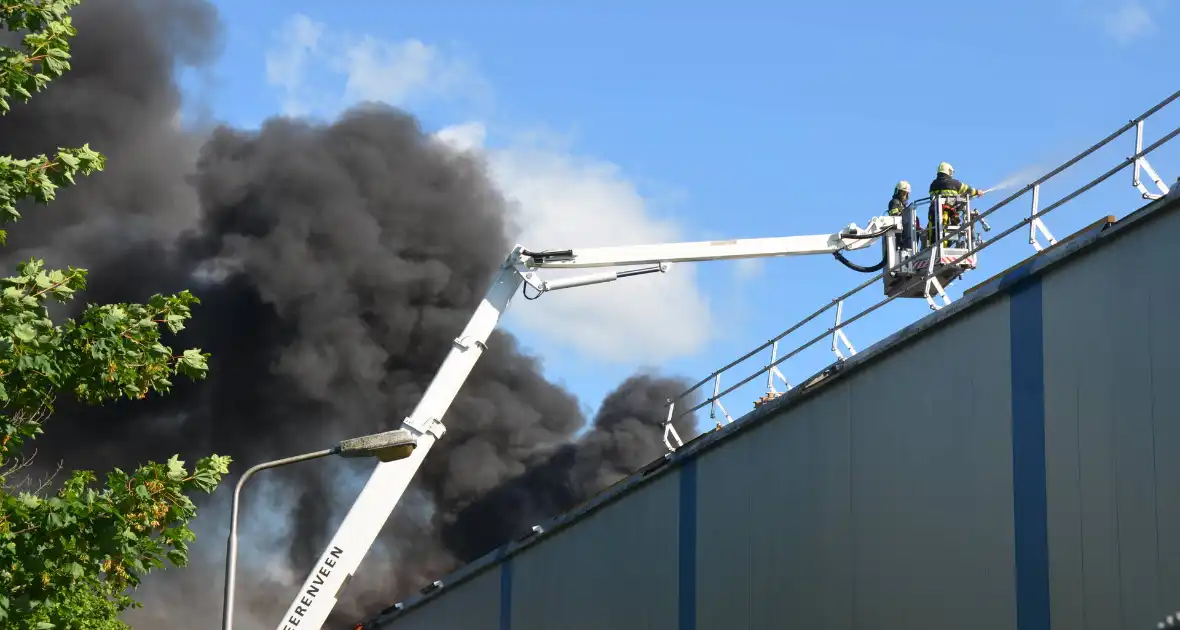 Enorme rookwolken bij brand Bakker Logistiek - Foto 5