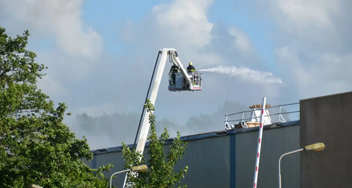 Enorme rookwolken bij brand Bakker Logistiek - Foto 8