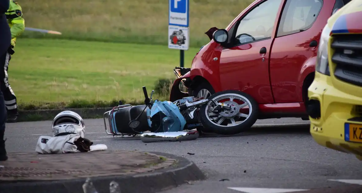 Bestuurder motorfiets zwaargewond bij botsing met auto - Foto 4