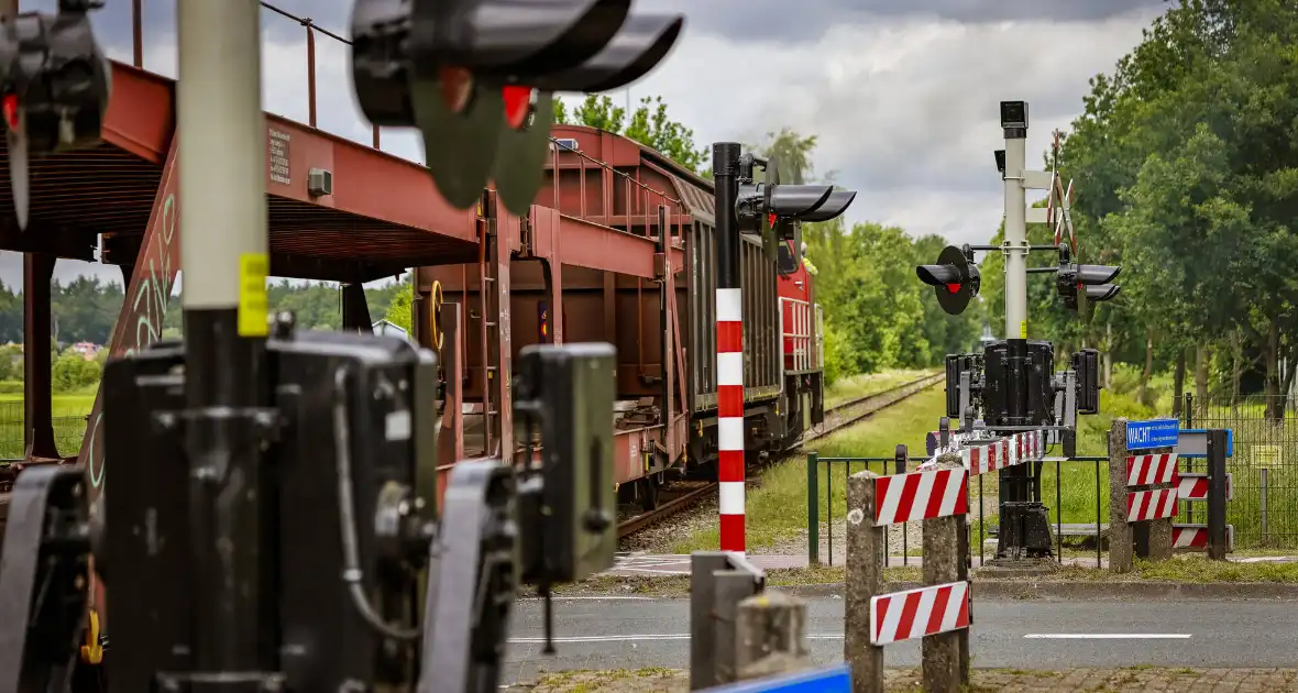Lege goederentrein rijdt over beschadigd spoor Ponlijn - Foto 6