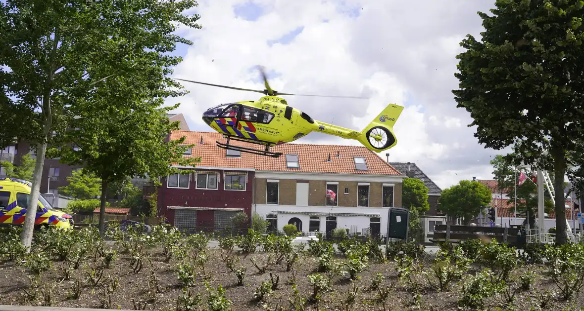 Traumahelikopter landt op De Korte Akkeren voor reanimatie - Foto 6