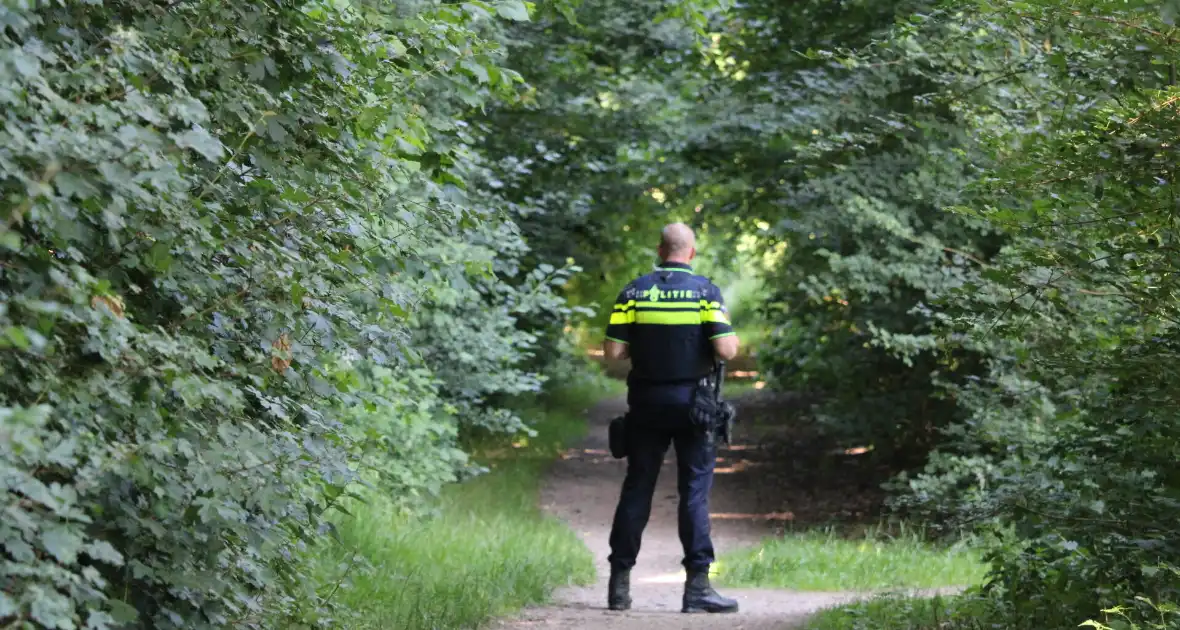 Bosgebied groots afgezet vanwege politieactie - Foto 3