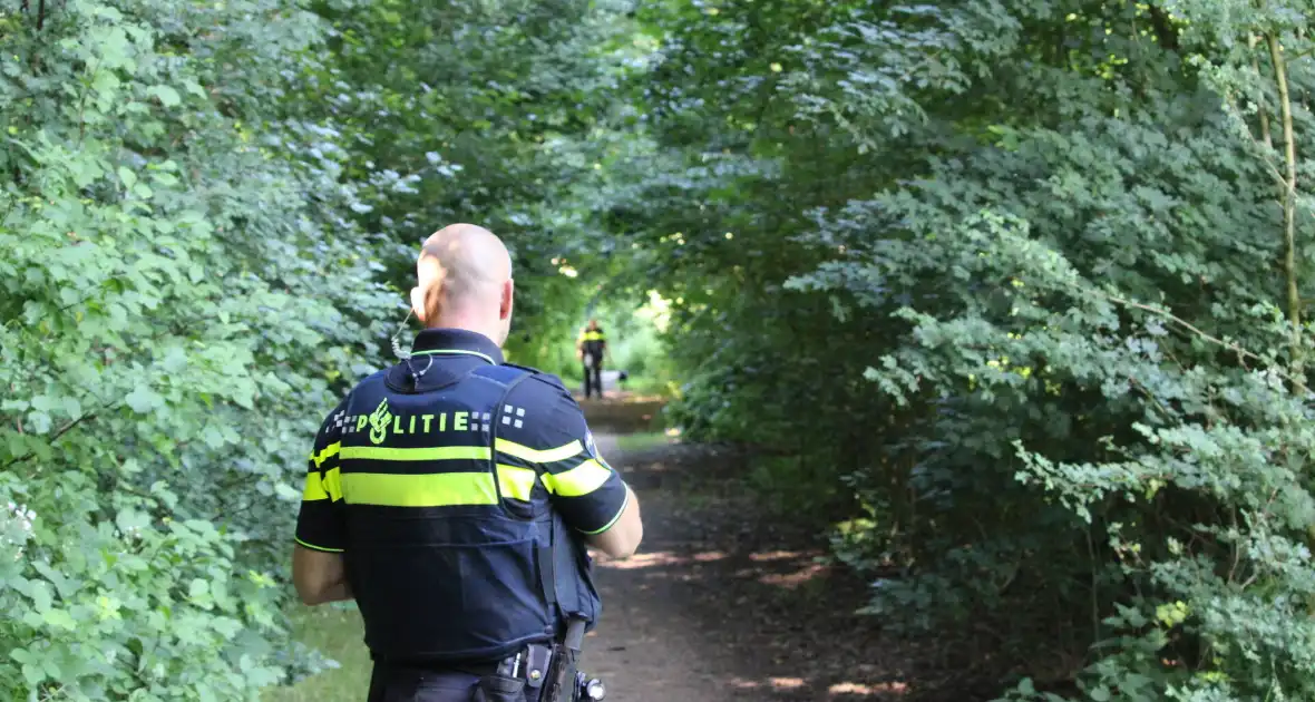 Bosgebied groots afgezet vanwege politieactie - Foto 4