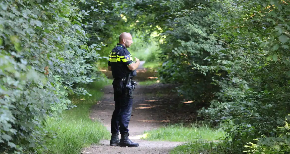 Bosgebied groots afgezet vanwege politieactie - Foto 5