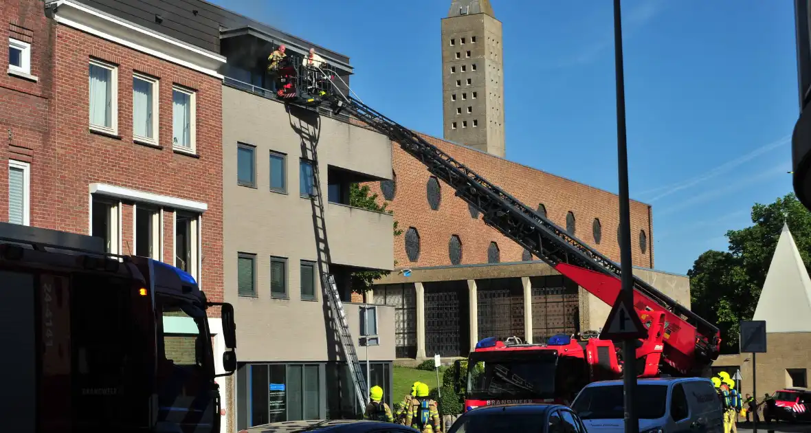 Personen uit brandende bovenwoning gered - Foto 1