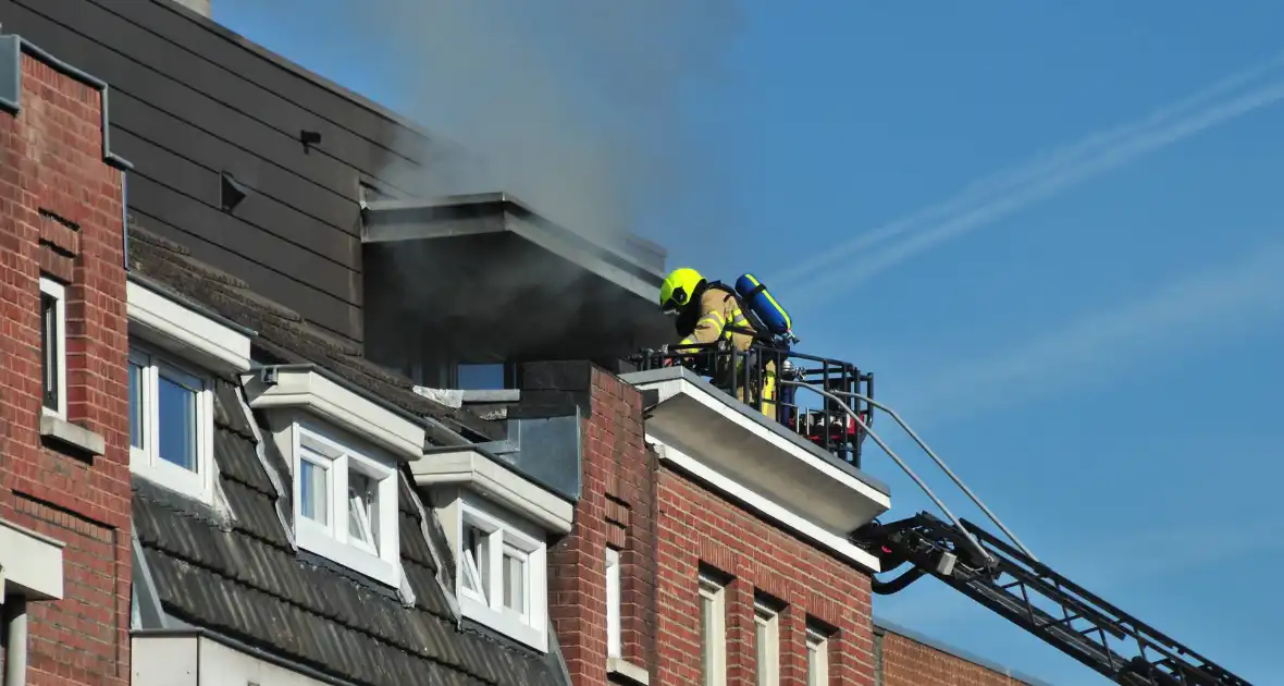 Personen uit brandende bovenwoning gered - Foto 6