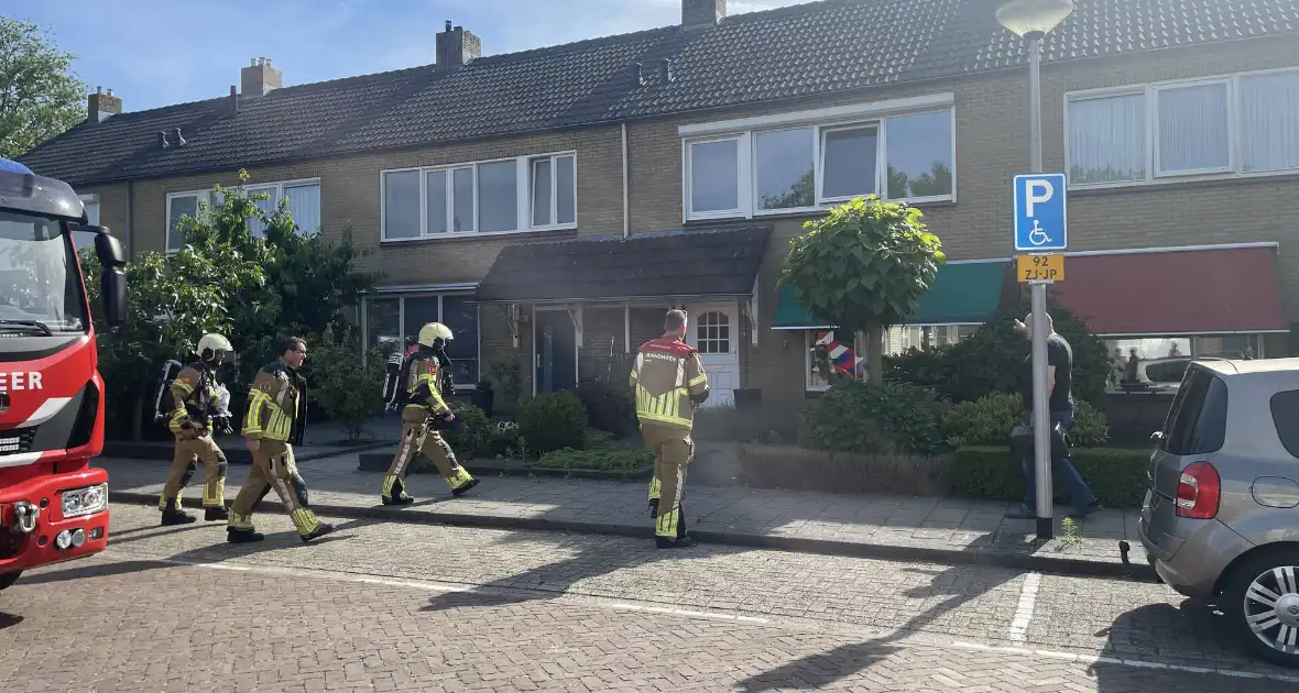Brandweer doet onderzoek naar afgaan van rookmelder in woning - Foto 3
