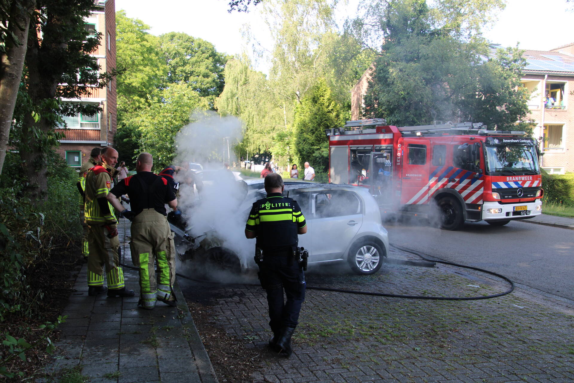 Twee Auto's In Brand Op Parkeerplaat | 112-nu.nl