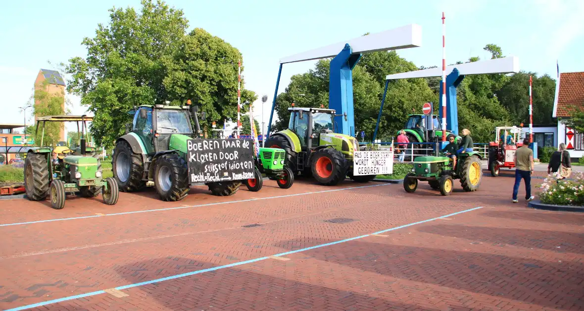 Boeren demonstreren voor stadhuis - Foto 10