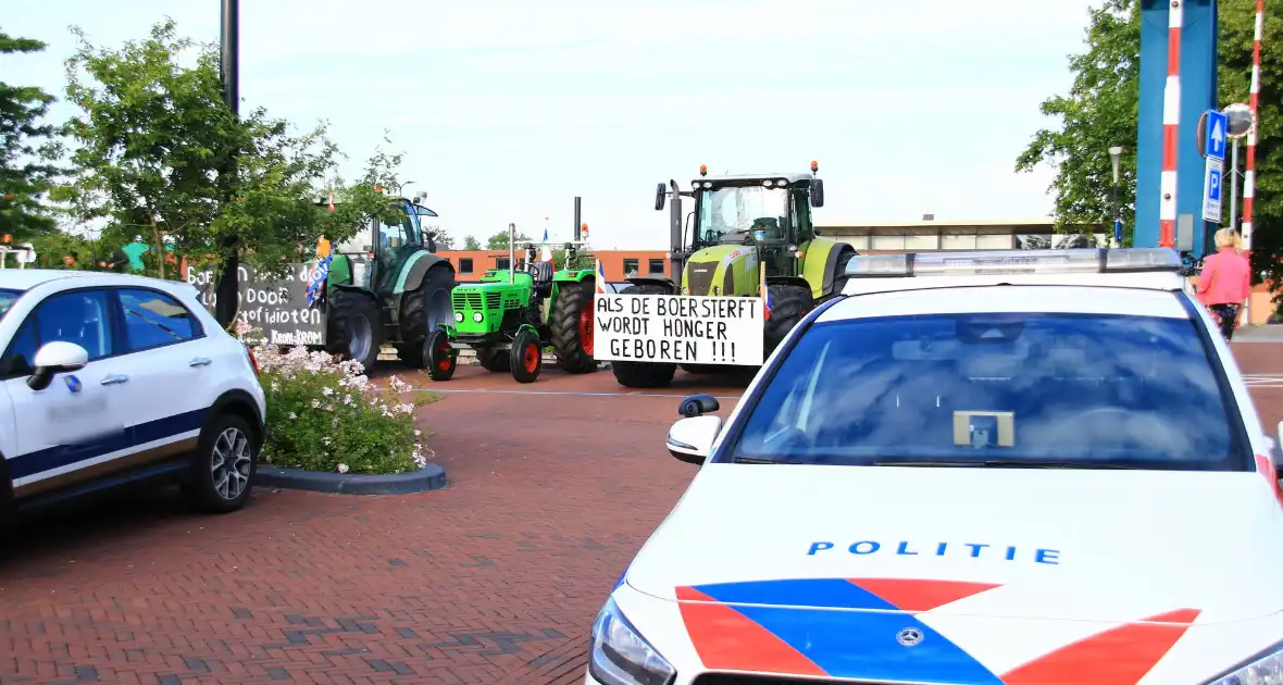 Boeren demonstreren voor stadhuis - Foto 4
