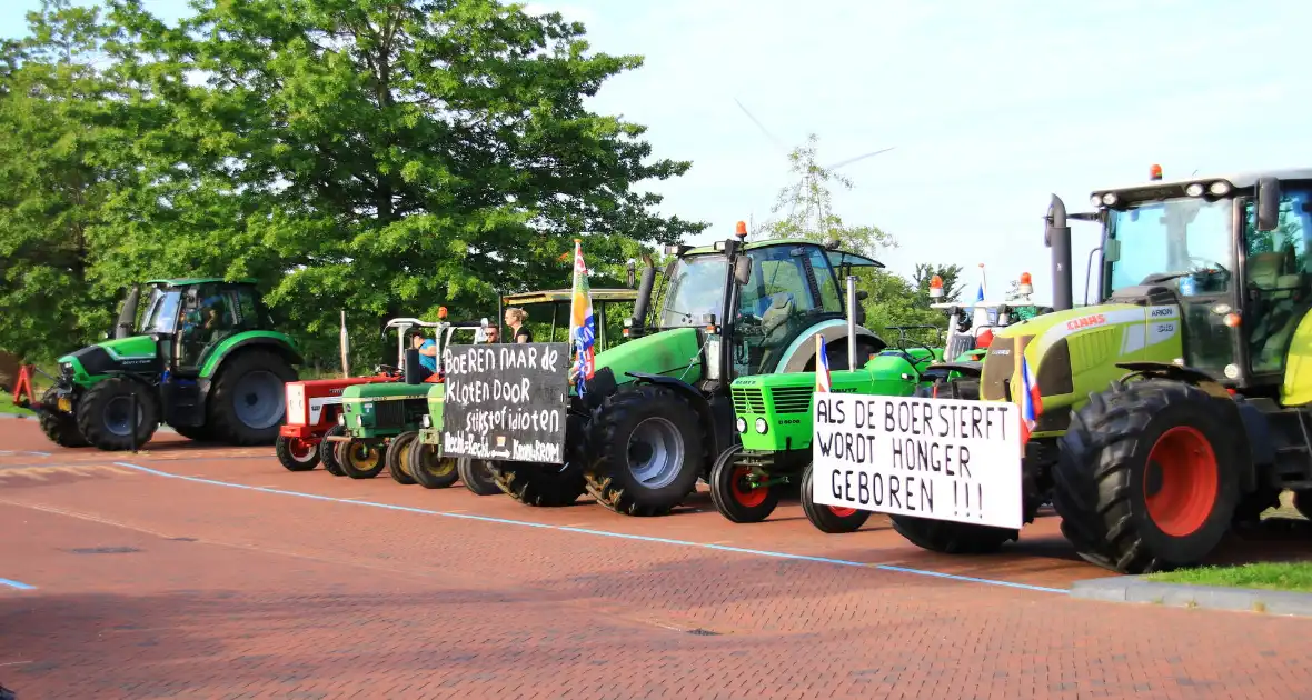 Boeren demonstreren voor stadhuis - Foto 5
