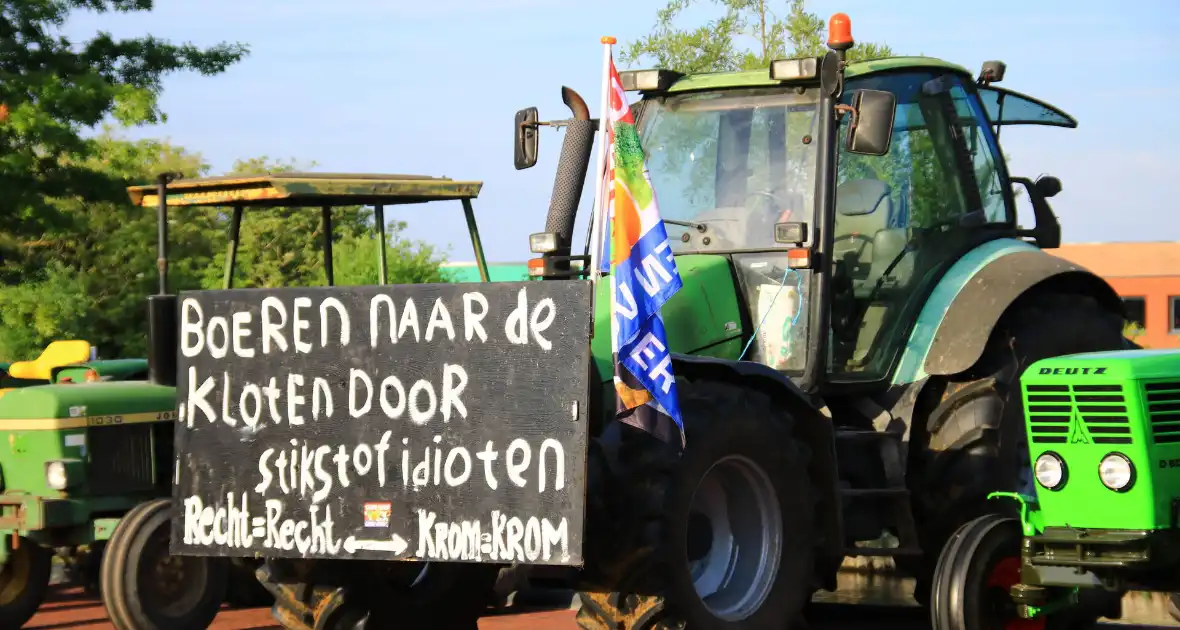 Boeren demonstreren voor stadhuis - Foto 7