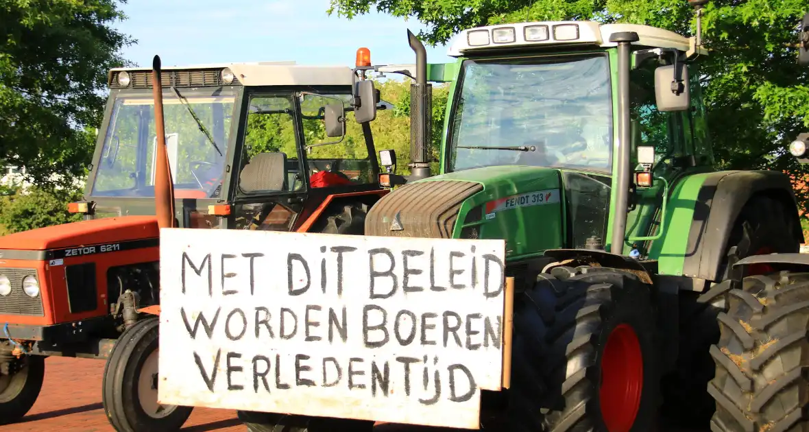 Boeren demonstreren voor stadhuis - Foto 8