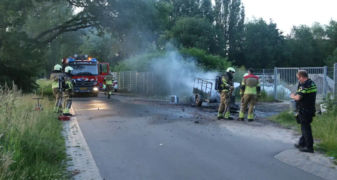 Aanhanger zwaar beschadigd vanwege brand