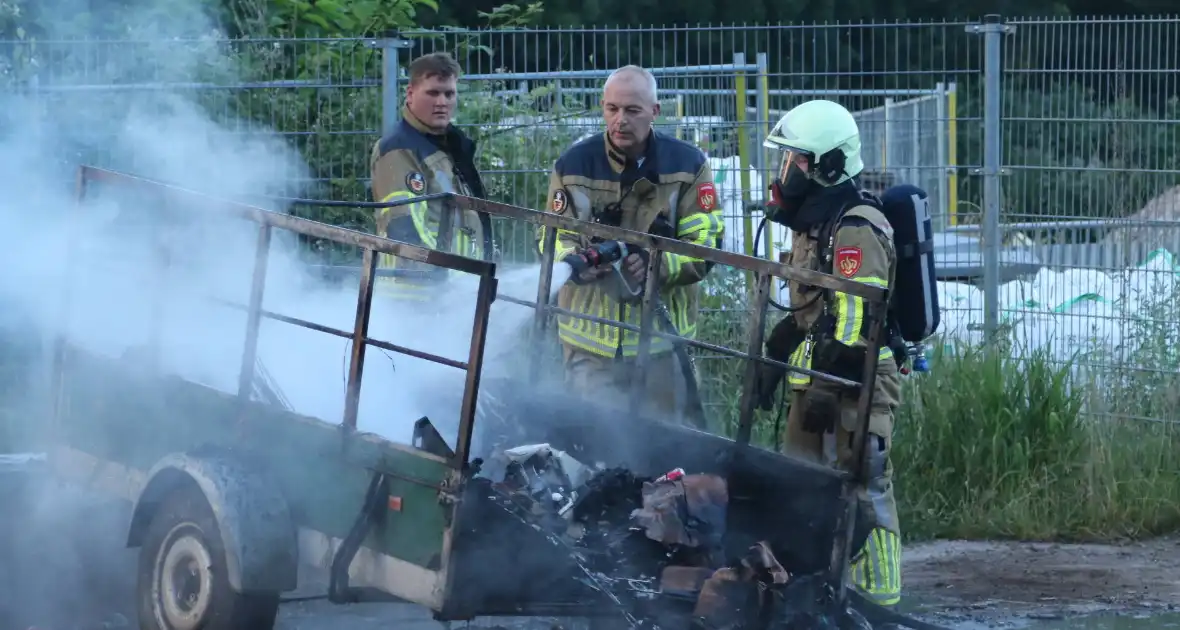 Aanhanger zwaar beschadigd vanwege brand - Foto 2