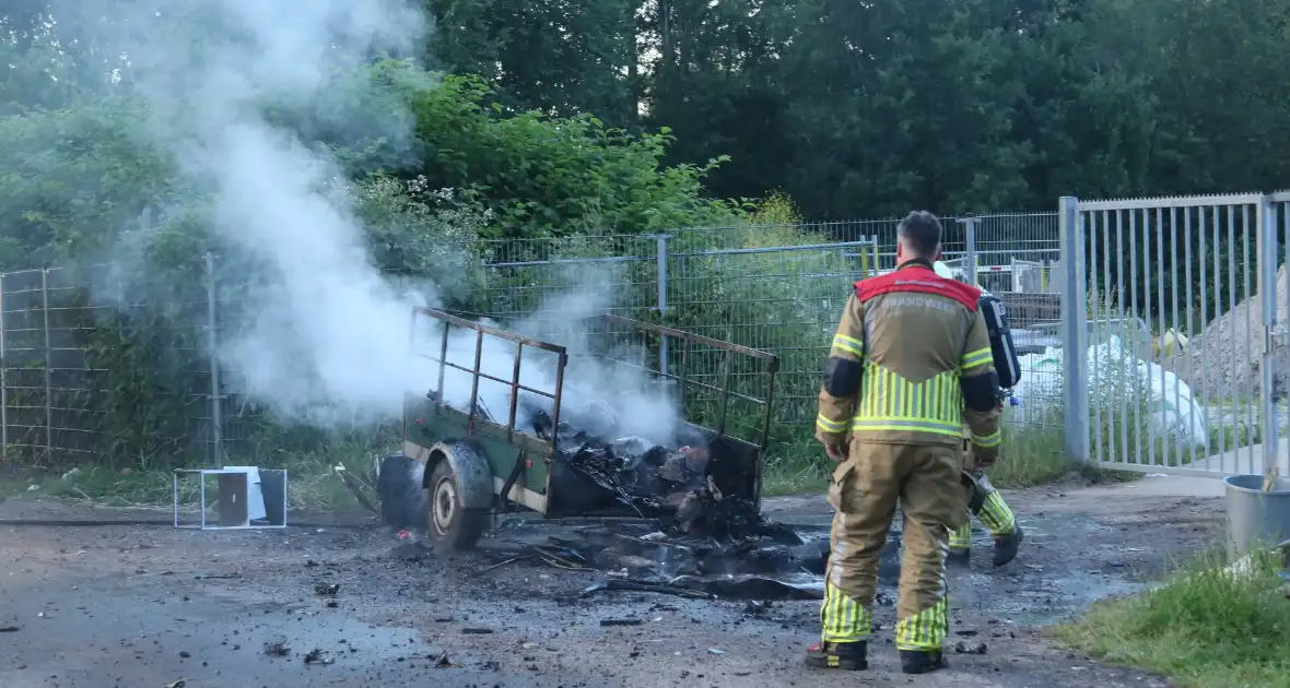 Aanhanger zwaar beschadigd vanwege brand - Foto 4