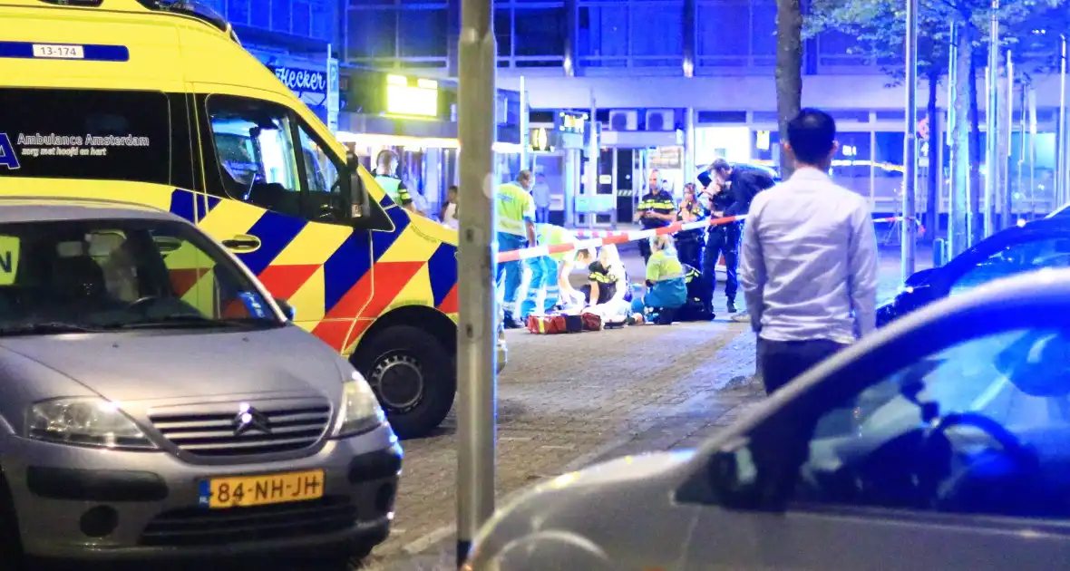 Persoon met steekwond aangetroffen op straat - Foto 4