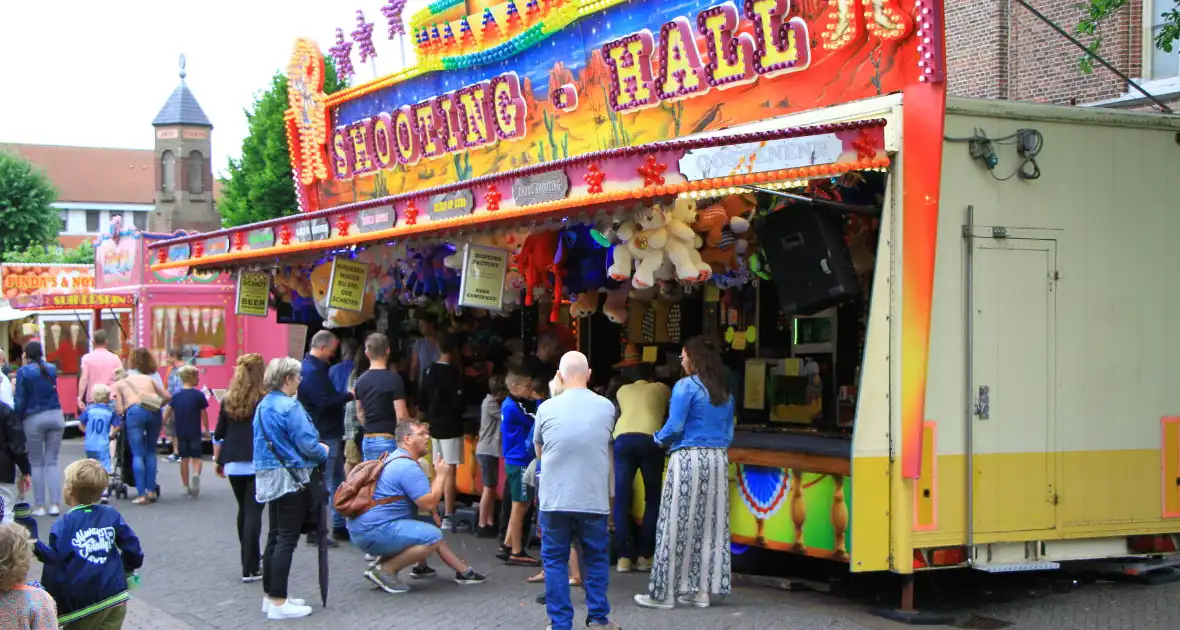 Grote kermis trekt veel bezoekers - Foto 1