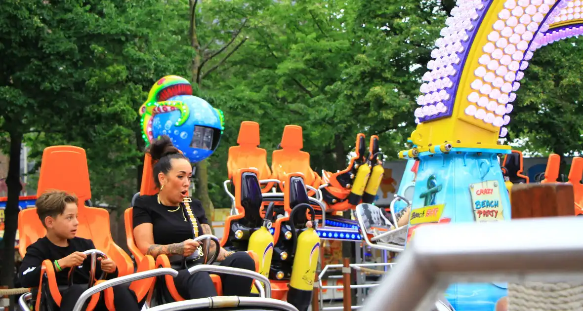 Grote kermis trekt veel bezoekers - Foto 11