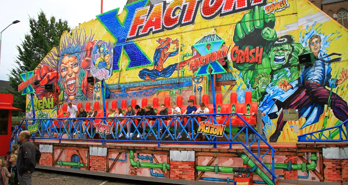 Grote kermis trekt veel bezoekers - Foto 2