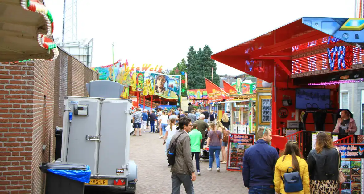 Grote kermis trekt veel bezoekers - Foto 6