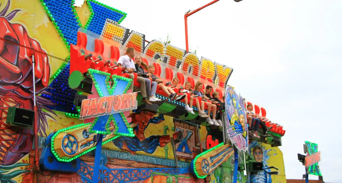 Grote kermis trekt veel bezoekers - Foto 8