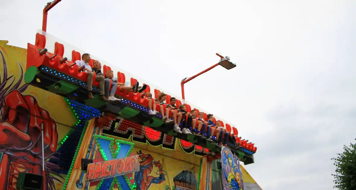 Grote kermis trekt veel bezoekers - Foto 9