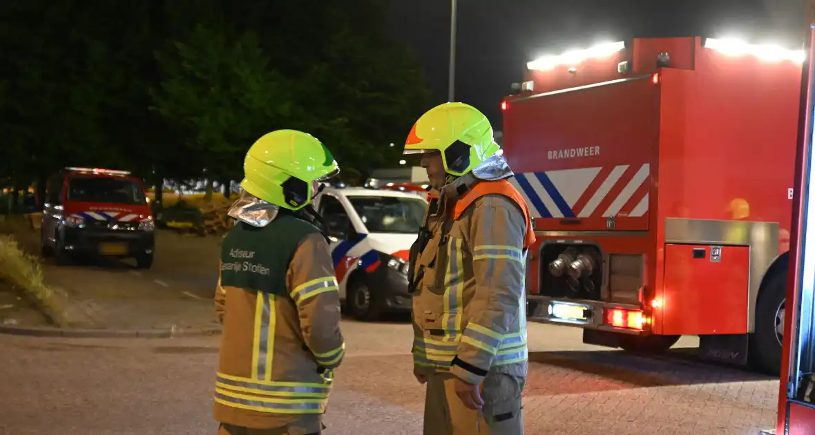 Rook uit vrachtwagen houdt brandweer bezig - Foto 22