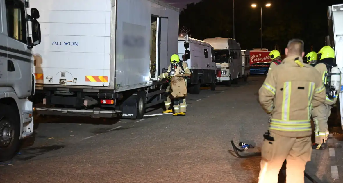 Rook uit vrachtwagen houdt brandweer bezig - Foto 29