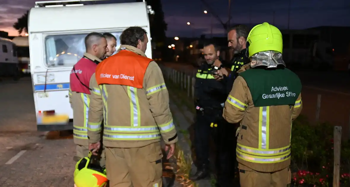 Rook uit vrachtwagen houdt brandweer bezig - Foto 34