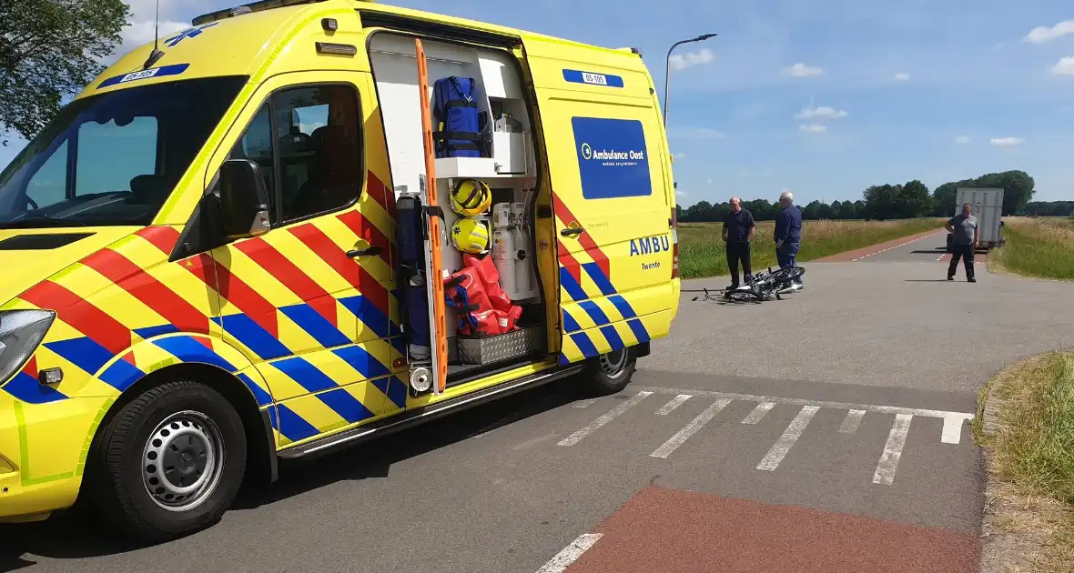 Brommerrijder botst op bestelbus - Foto 3