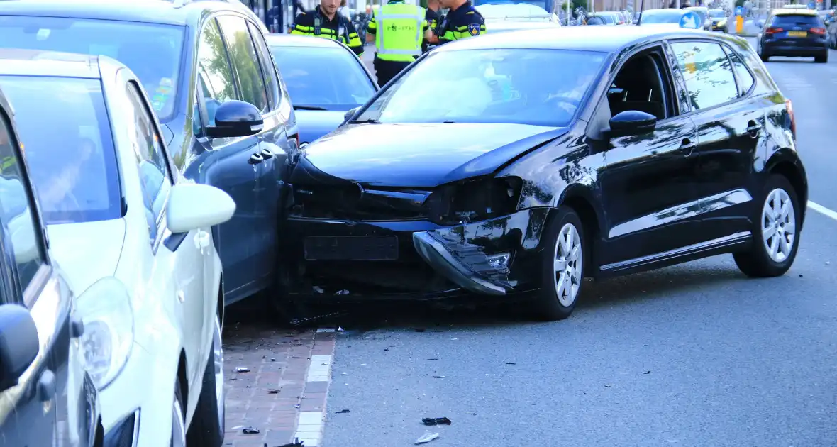 Meerdere personenauto's in botsing