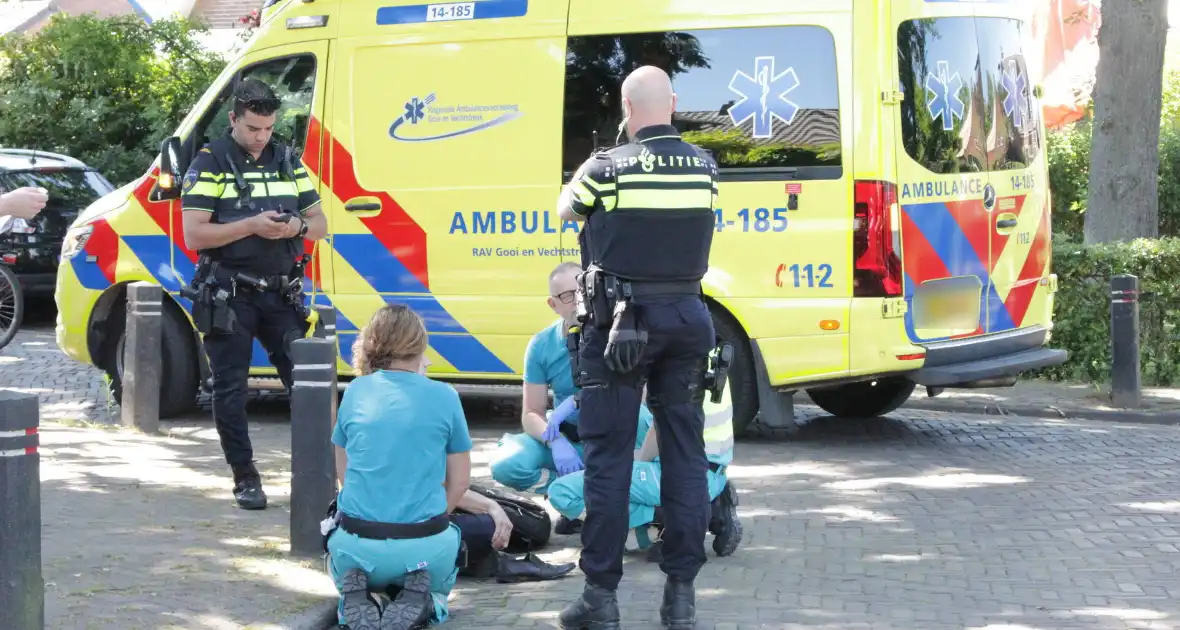 Wielrenner gewond bij aanrijding met bestelwagen - Foto 4