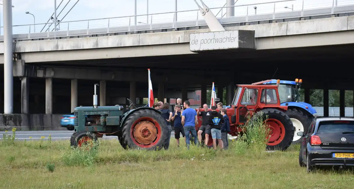 Boeren voeren protest bij opritten van snelwegen - Foto 1