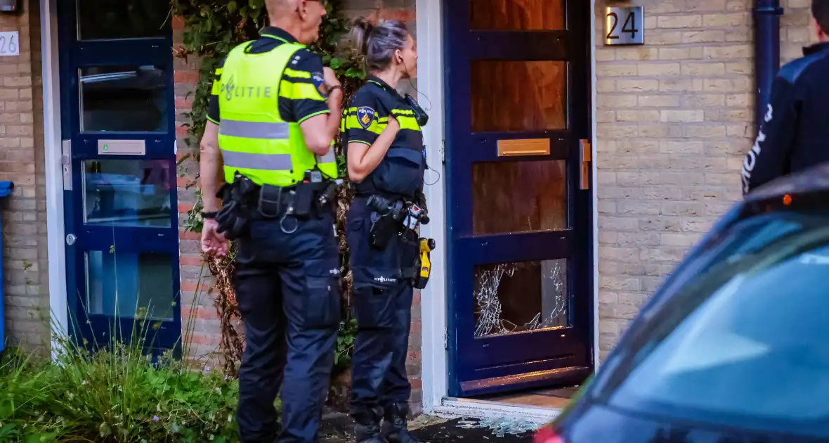 Voordeur opgeblazen van woning in Nieuwland