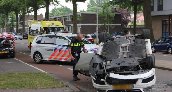 Mercedes slaat over de kop - Afbeelding 4