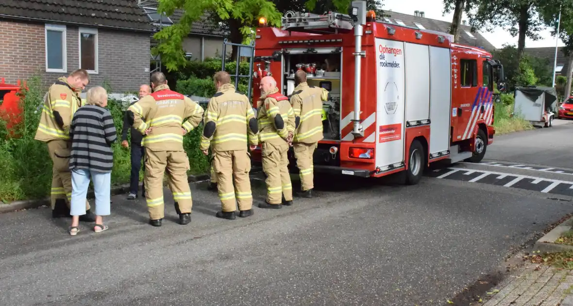 Brandweer hengelt sleutels uit put