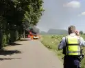 Auto verwoest door uitslaande brand