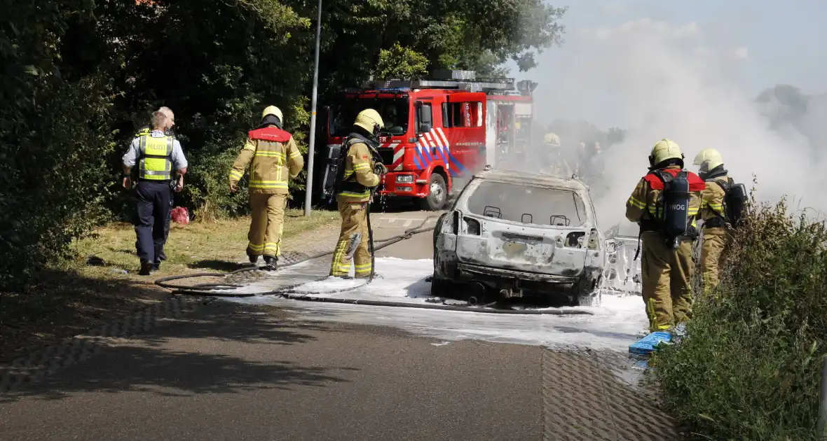 Auto verwoest door uitslaande brand - Foto 11