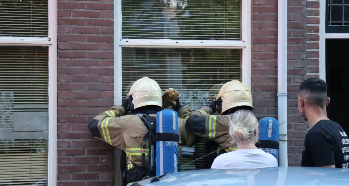 Brandweer forceert deur voor vlam in de pan - Foto 2