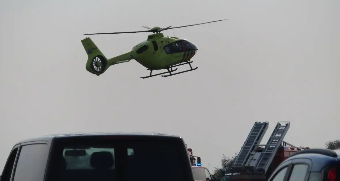 Traumahelikopter ingezet bij ernstig verkeersongeval - Foto 1