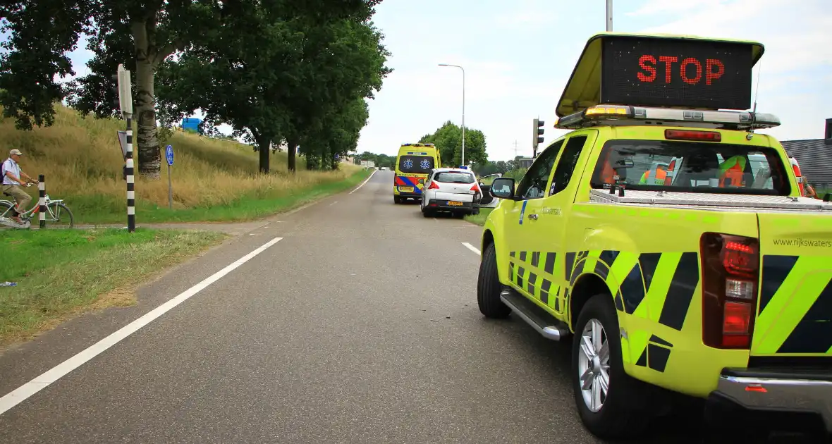 Kopstaart ongeval op toerit naar snelweg - Foto 1