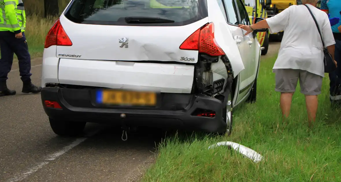 Kopstaart ongeval op toerit naar snelweg - Foto 5